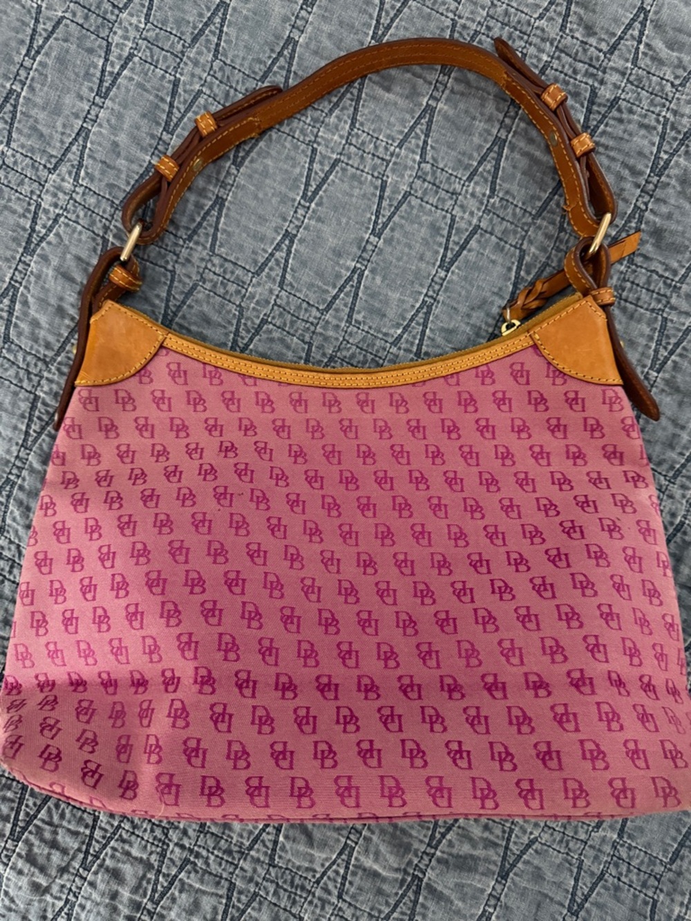 Dooney & Bourke Large Red/Purple Signature Hobo Shoulder Bag - Picture 2 of 6